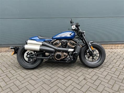 15 Sportster Manual (2024)